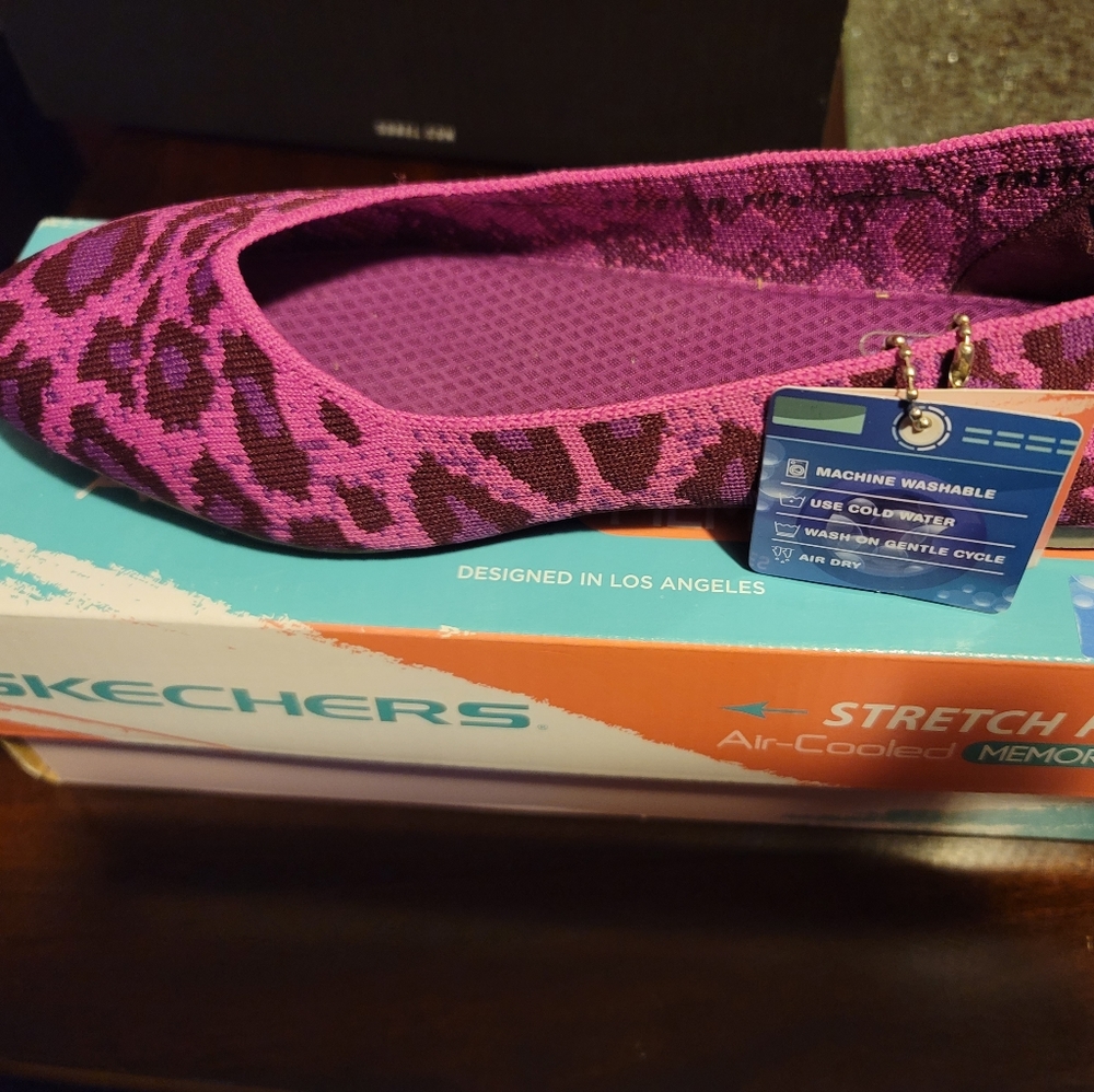 skeches cleo claw - some,pink leopard flats size 8.5